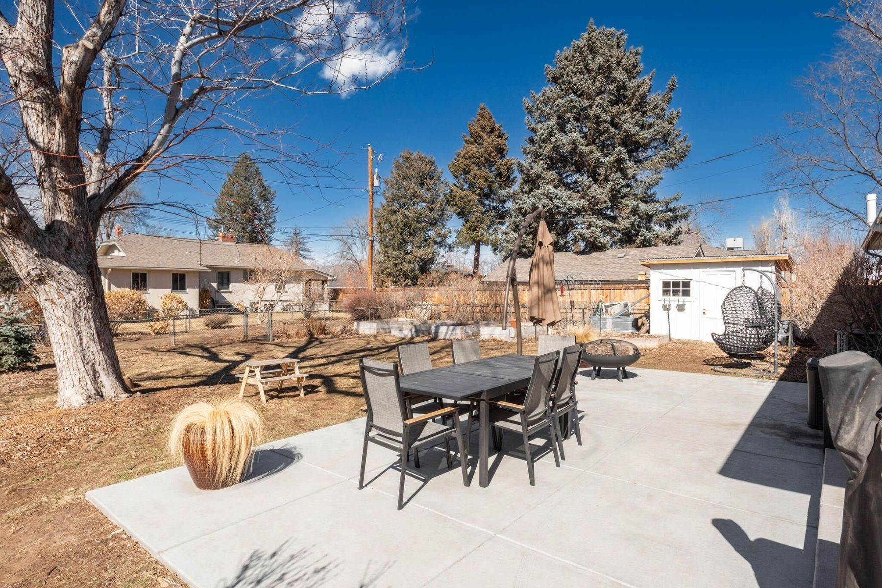 32. Single Family Homes for Active at Spectacular, Classic Ranch - Recently Renovated with an inviting open floor plan 3125 S Marion Street Englewood, Colorado 80113 United States