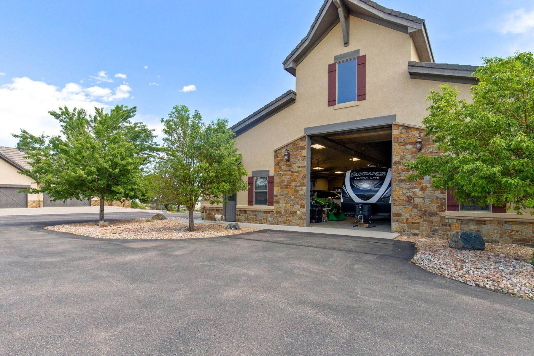 36. Single Family Homes for Active at Exceptional Custom Estate 2668 Bears Den Drive Sedalia, Colorado 80135 United States