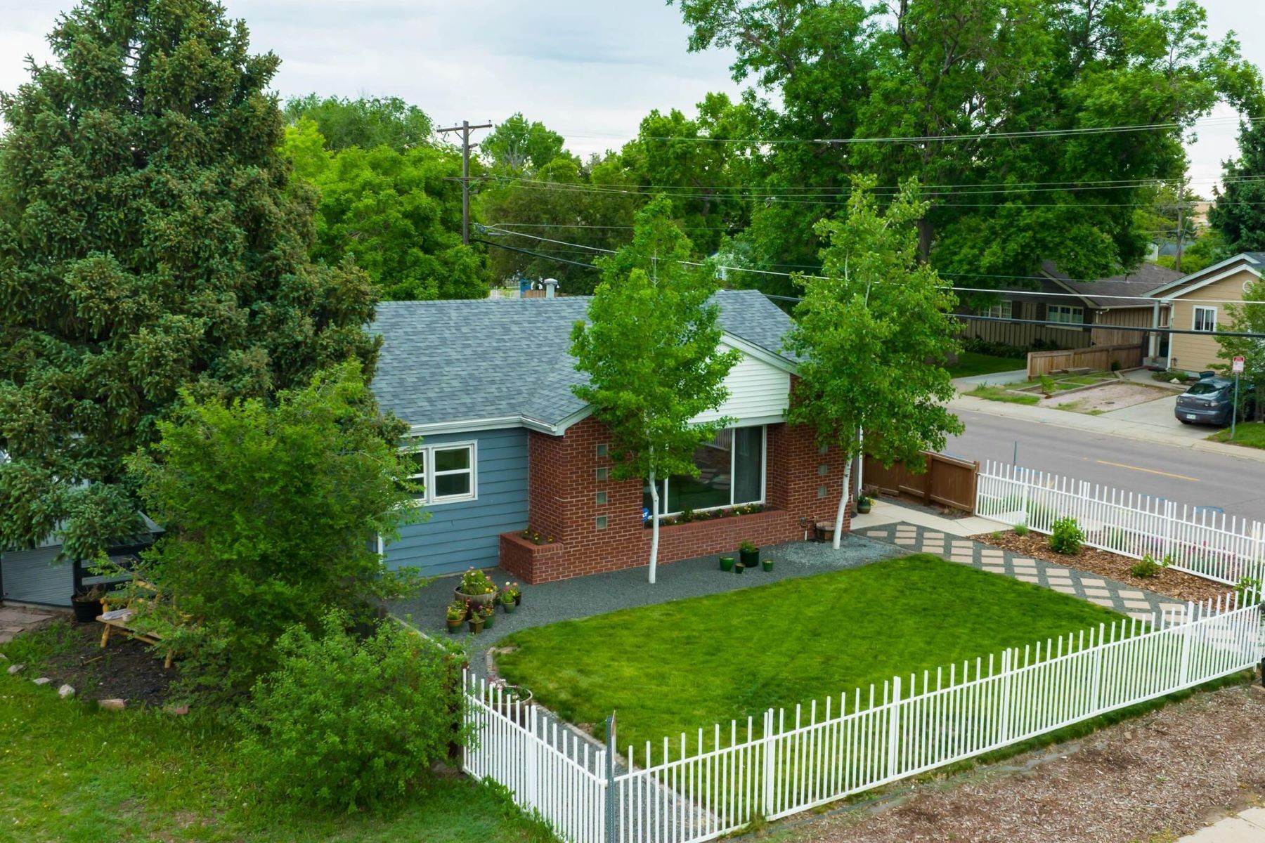 29. Single Family Homes for Active at Gorgeous Brick Exterior Abode 500 Wolff Street Denver, Colorado 80204 United States