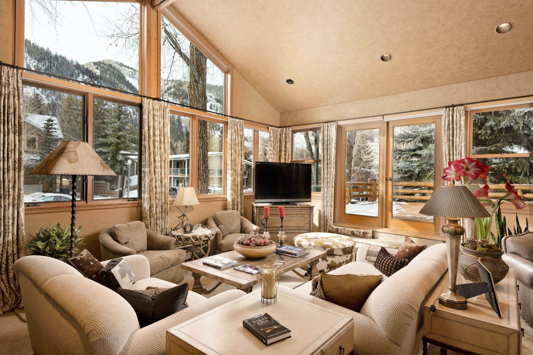Condominiums for Active at 960 East Durant Avenue, Aspen, CO 81611 960 East Durant Avenue Aspen, Colorado 81611 United States