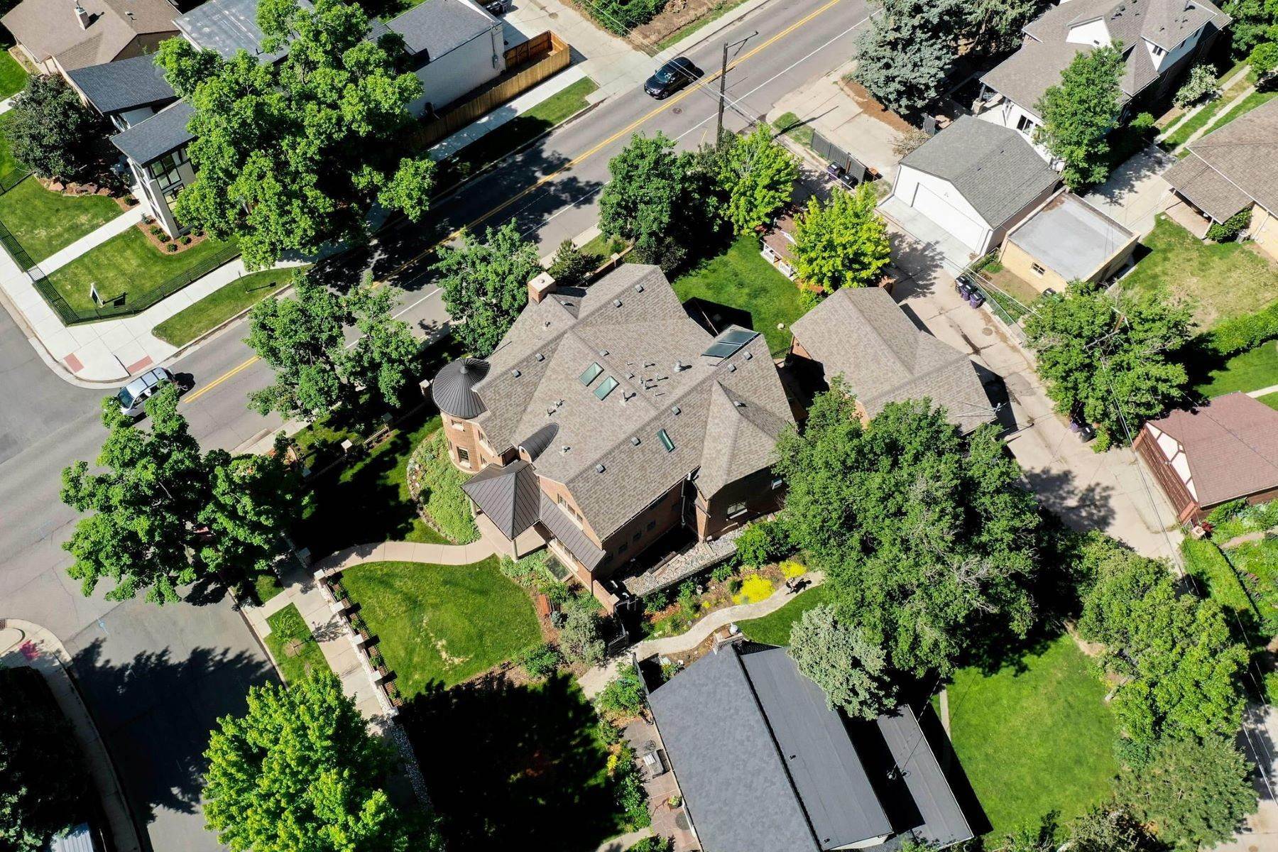 3. Single Family Homes for Active at Exceptional Bonnie Brae Estate 1059 S Milwaukee Way Denver, Colorado 80209 United States