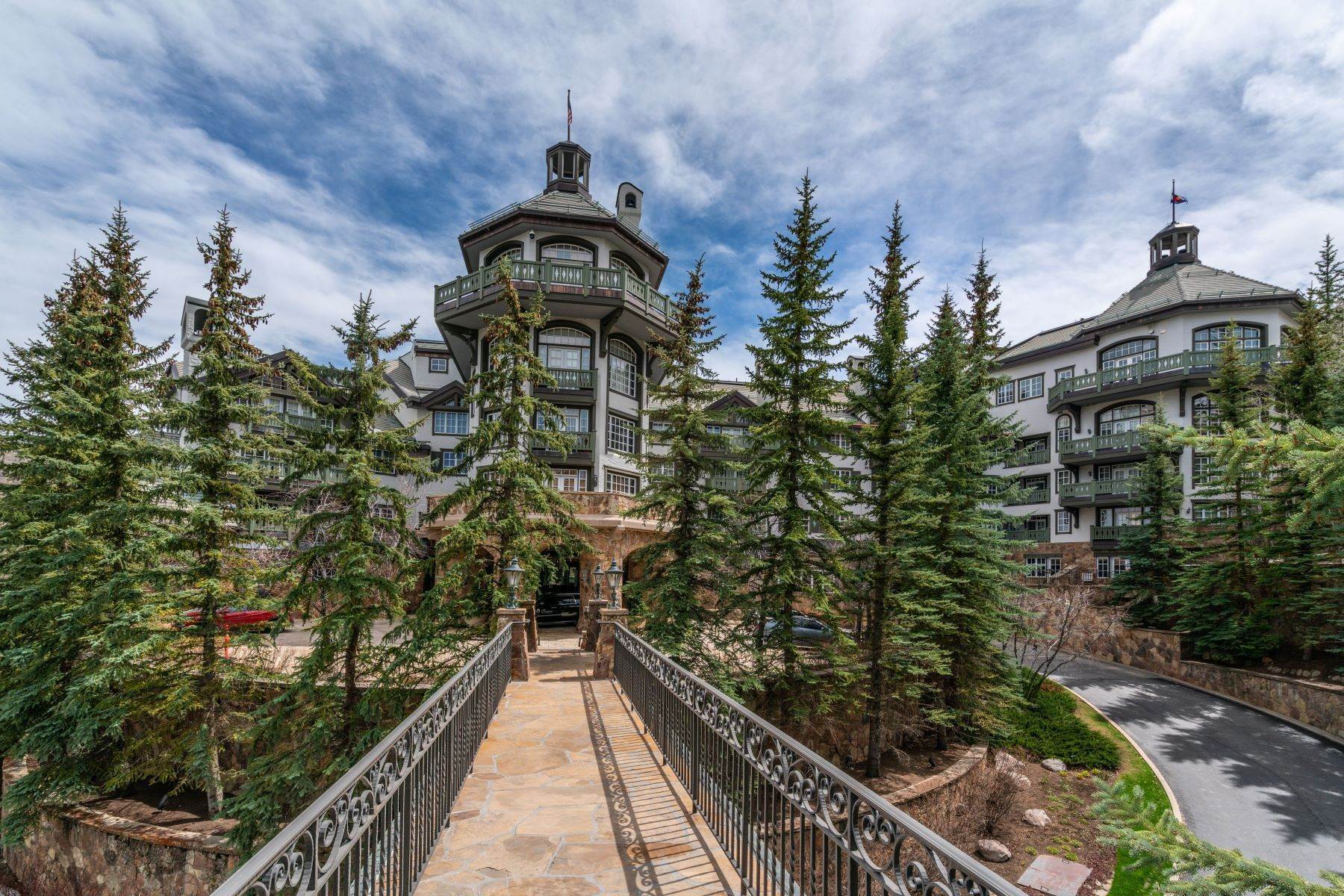 25. Condominiums for Active at Chateau Terrace Penthouse in Beaver Creek 122 Scott Hill Road, 1505 Beaver Creek, Colorado 81620 United States