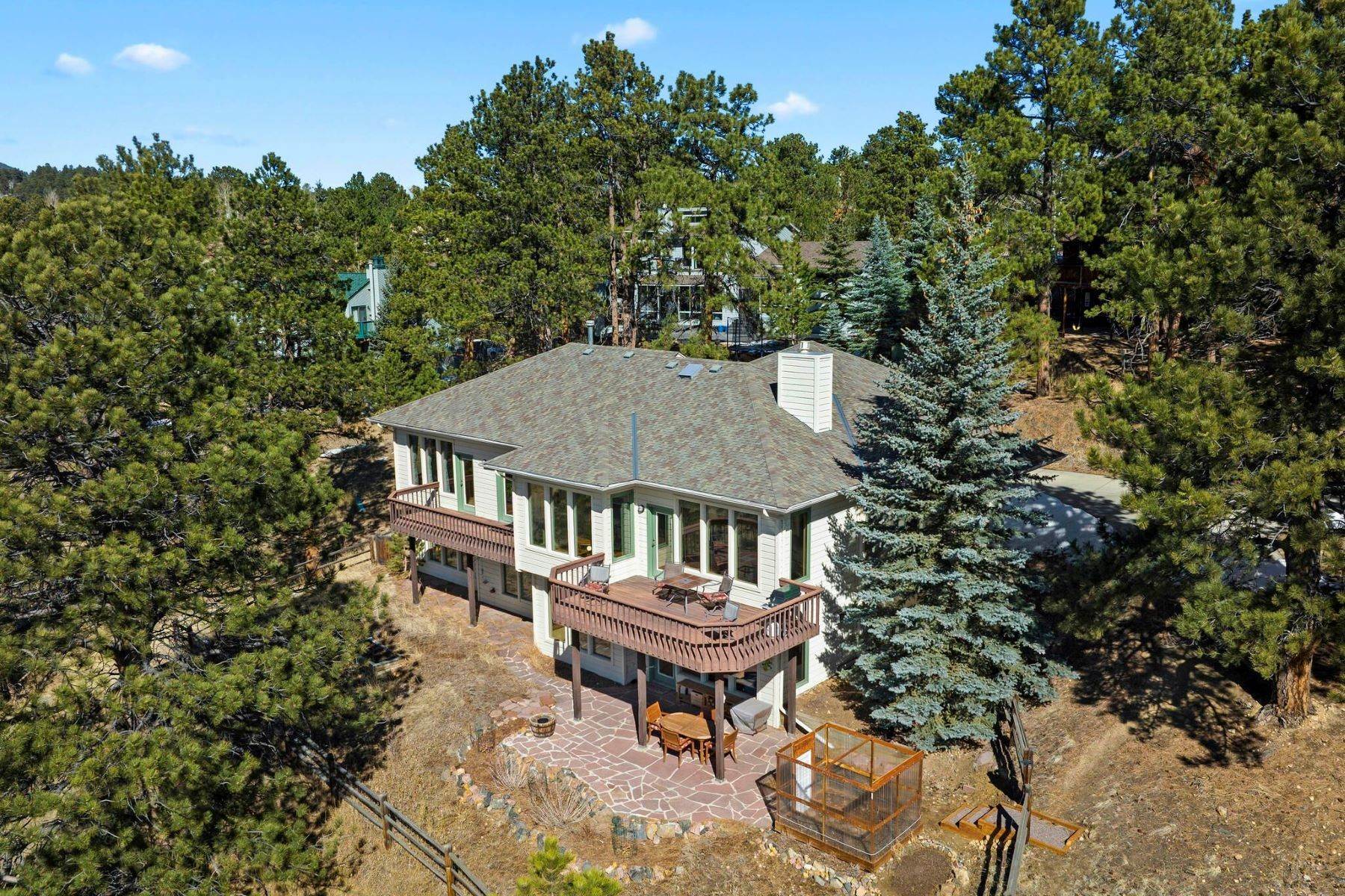 37. Single Family Homes for Active at Elevated Living, from the Outside In! Warm and Inviting with a Natural Aesthetic 31434 South Bermuda Dunes Drive Evergreen, Colorado 80439 United States