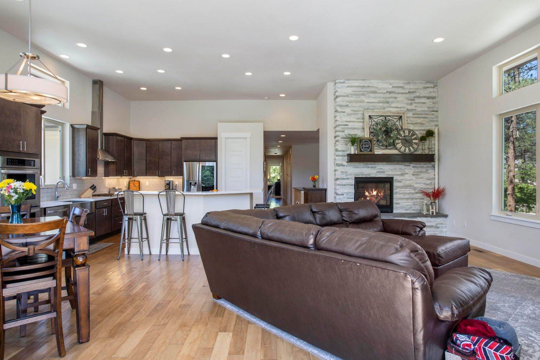 16. Single Family Homes por un Venta en Mountain modern custom home by award winning architect Michael Knorr! 602 Independence Drive Larkspur, Colorado 80118 Estados Unidos