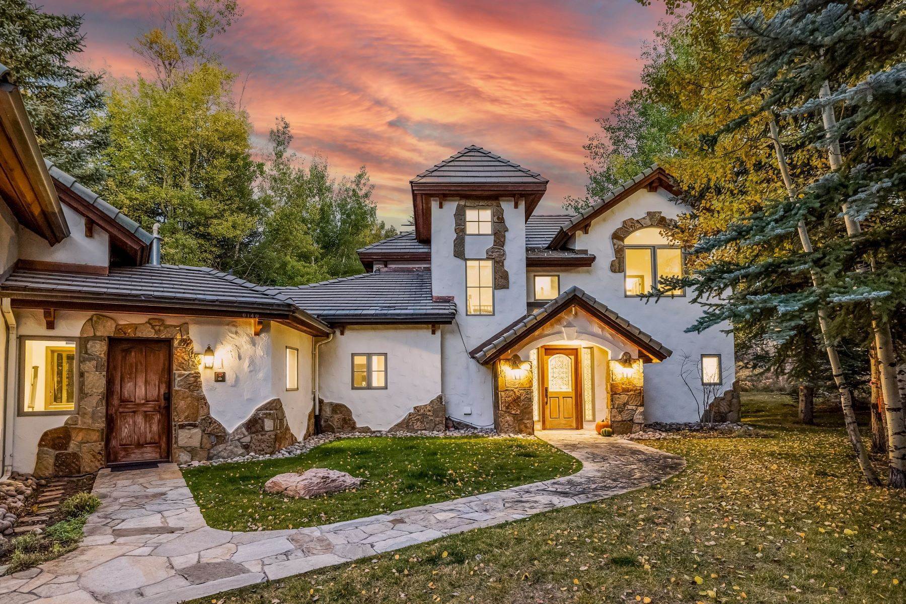 2. Single Family Homes for Active at Beautifully updated residence 140 Alcazar Drive Edwards, Colorado 81632 United States