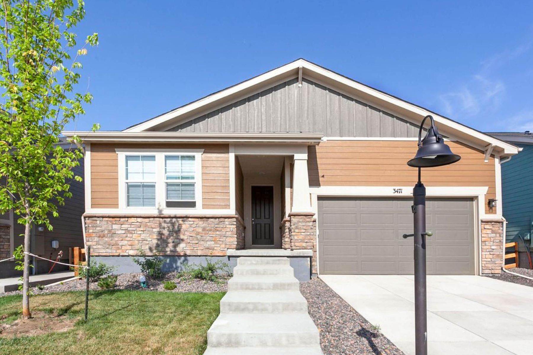 Single Family Homes for Active at Stunning single family home situated in a highly sought-after location! 3471 Ralston Creek Drive Loveland, Colorado 80538 United States