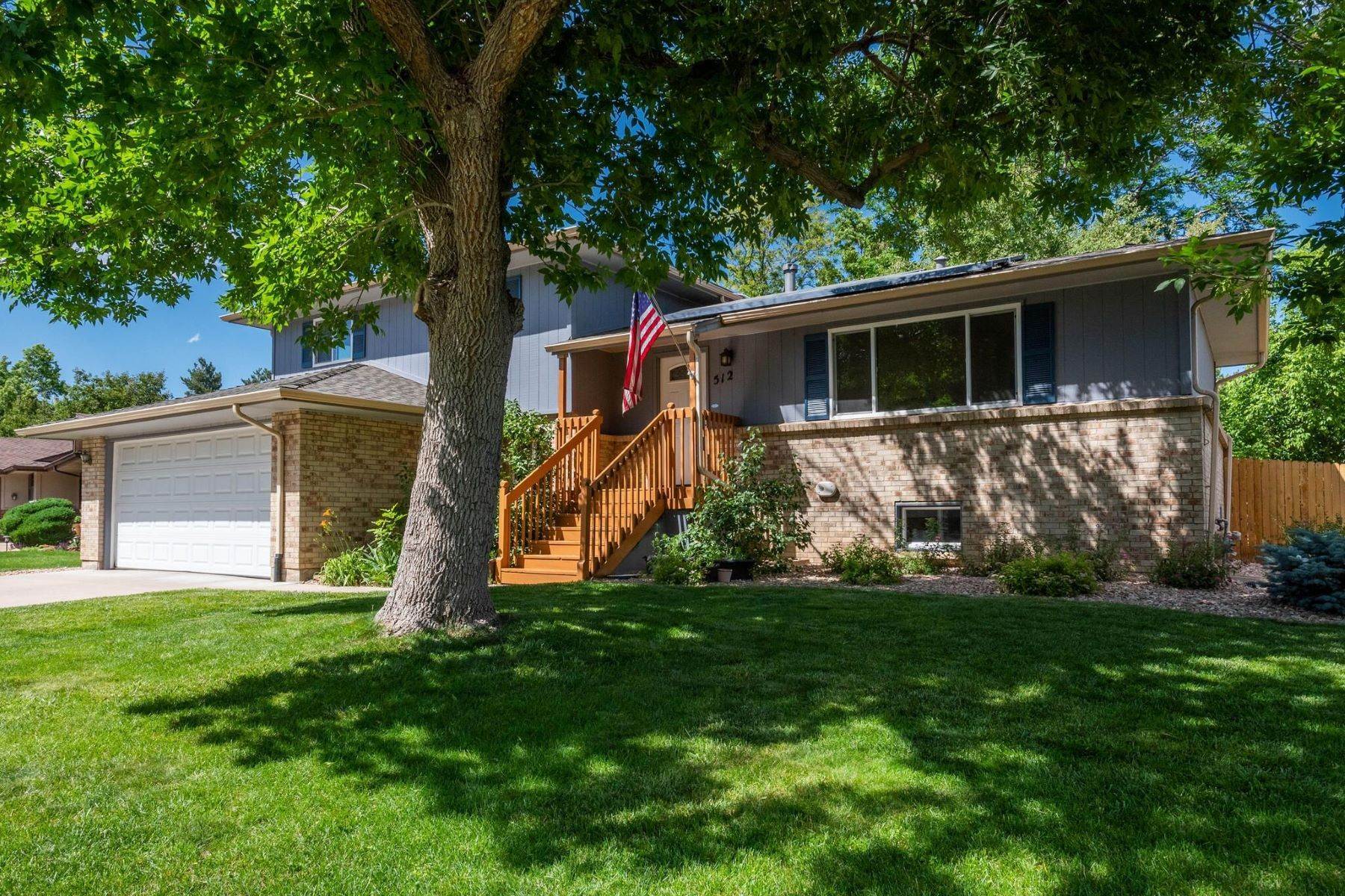 3. Single Family Homes for Active at Spacious Tri-level Nestled on The Edge of a Cozy Cul-de-sac 512 Ellis Court Golden, Colorado 80401 United States