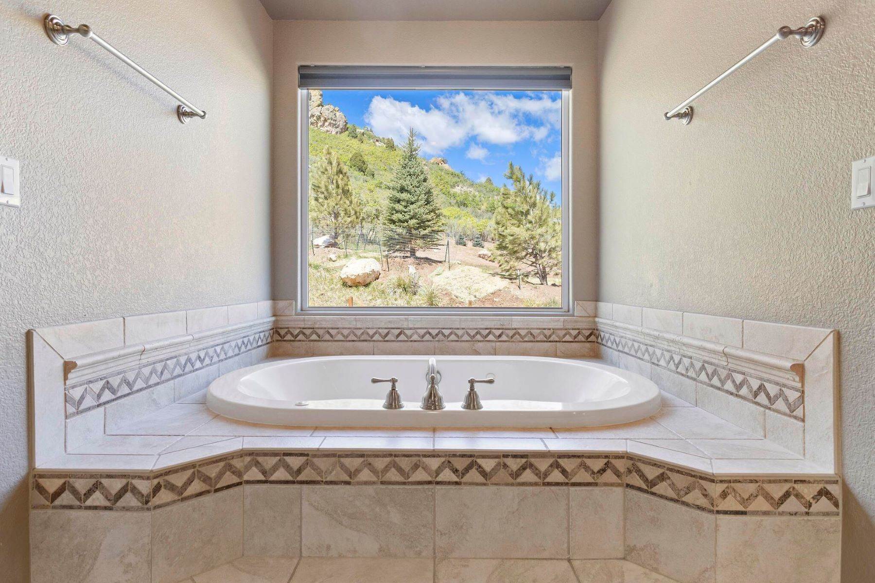26. Single Family Homes for Active at 5716 Country Club Drive, Larkspur, CO, 80118 5716 Country Club Drive Larkspur, Colorado 80118 United States