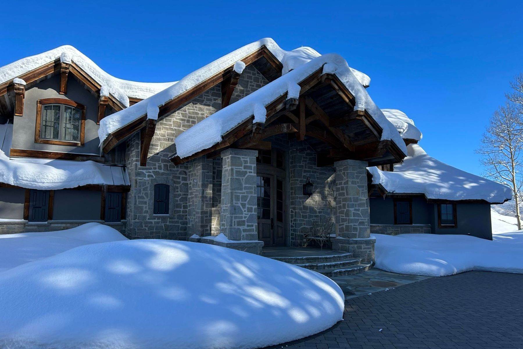 38. Single Family Homes for Active at Legacy Ski-In, Ski-Out Home Nestled within the Mountains of Mt. Crested Butte 14 Kokanee Lane Mount Crested Butte, Colorado 81225 United States
