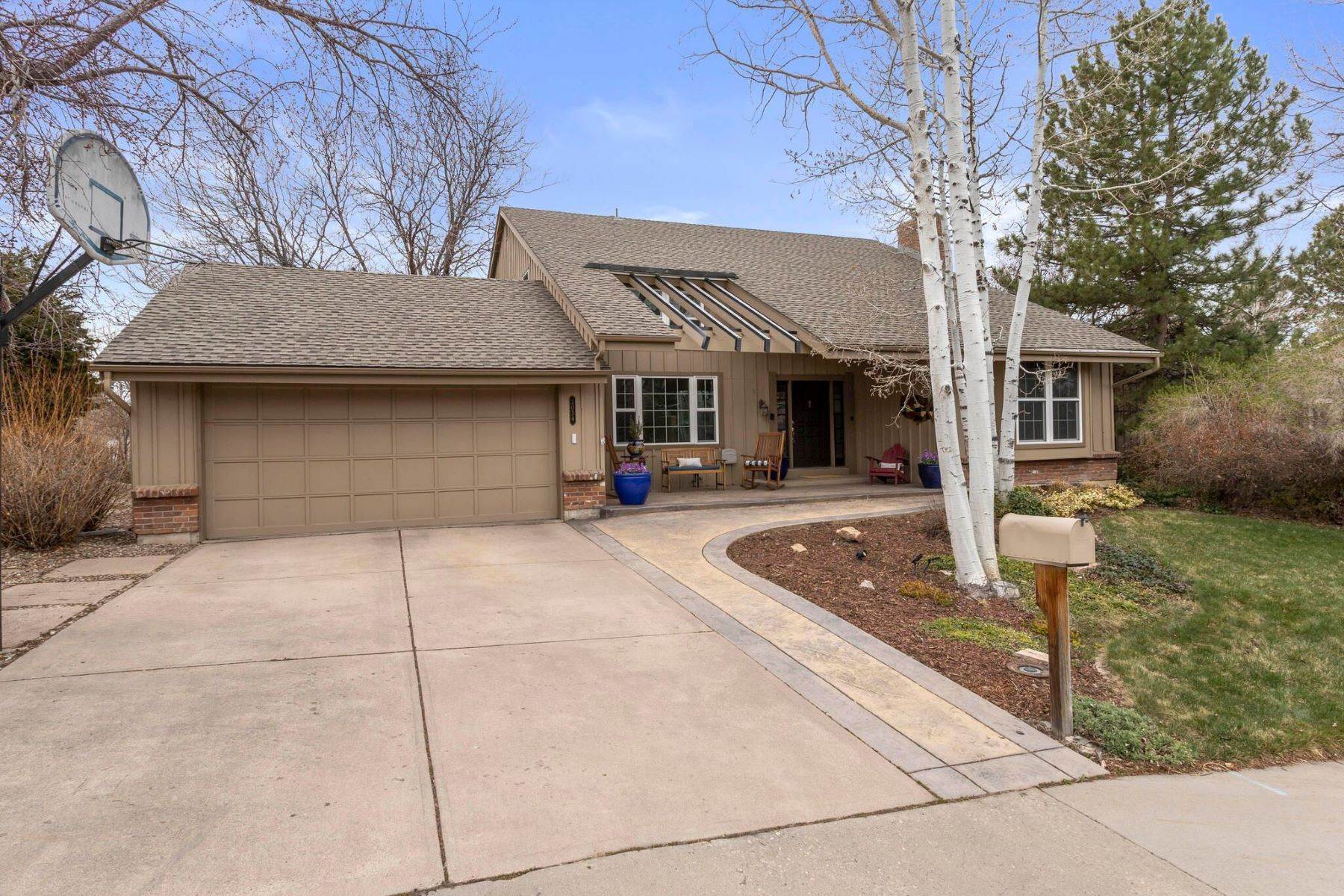 20. Single Family Homes for Active at Two-Story Oasis in The Knolls with Stunning Views of trails, nature and more! 3034 E Fremont Drive Centennial, Colorado 80122 United States
