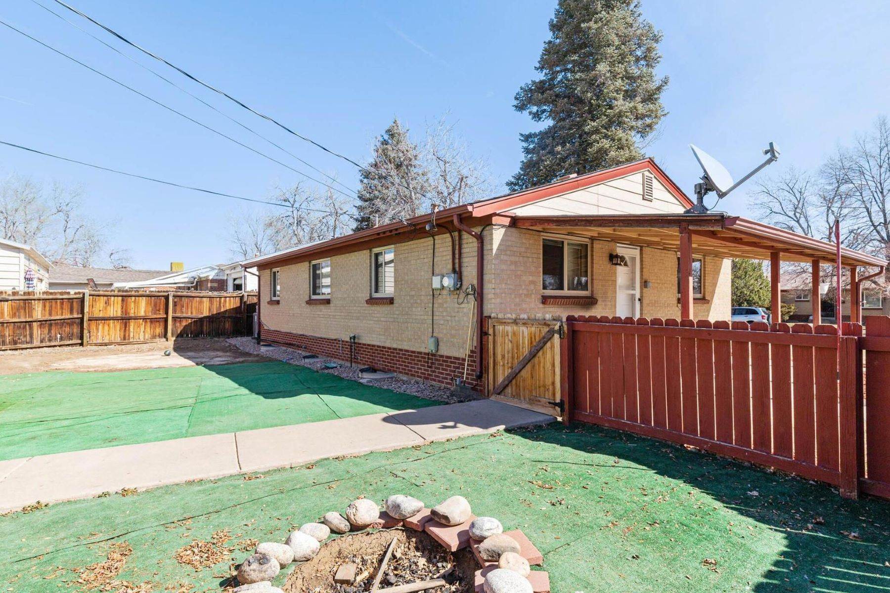 33. Single Family Homes for Active at 4-bedroom Ranch Style Home on a Large Corner Lot with Oversized Detached Garage 1591 S Chase Street Lakewood, Colorado 80232 United States