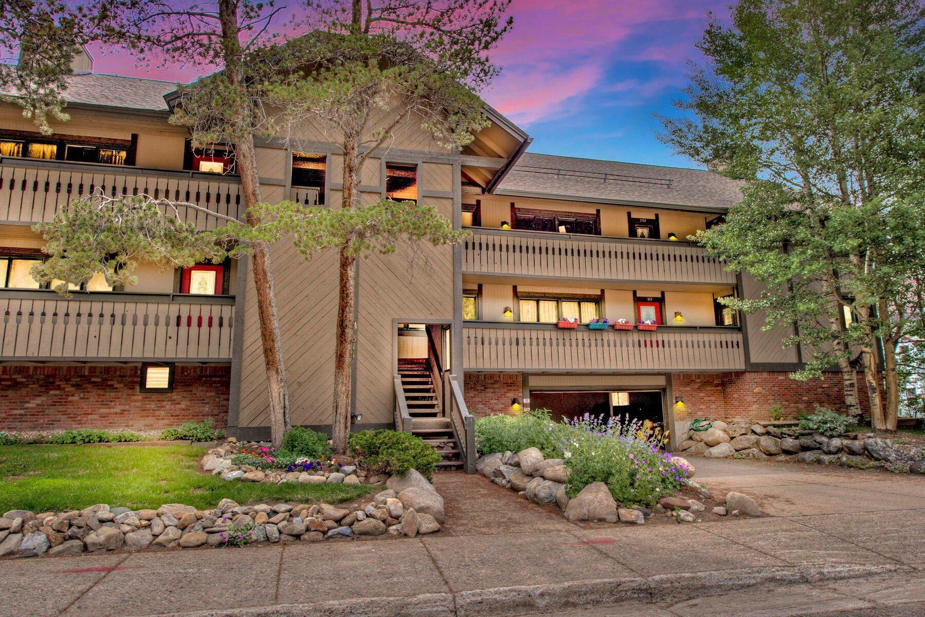 Other Residential Homes por un Venta en Your Forest Haus awaits! 311 S High Street, Unit# 206 Breckenridge, Colorado 80424 Estados Unidos