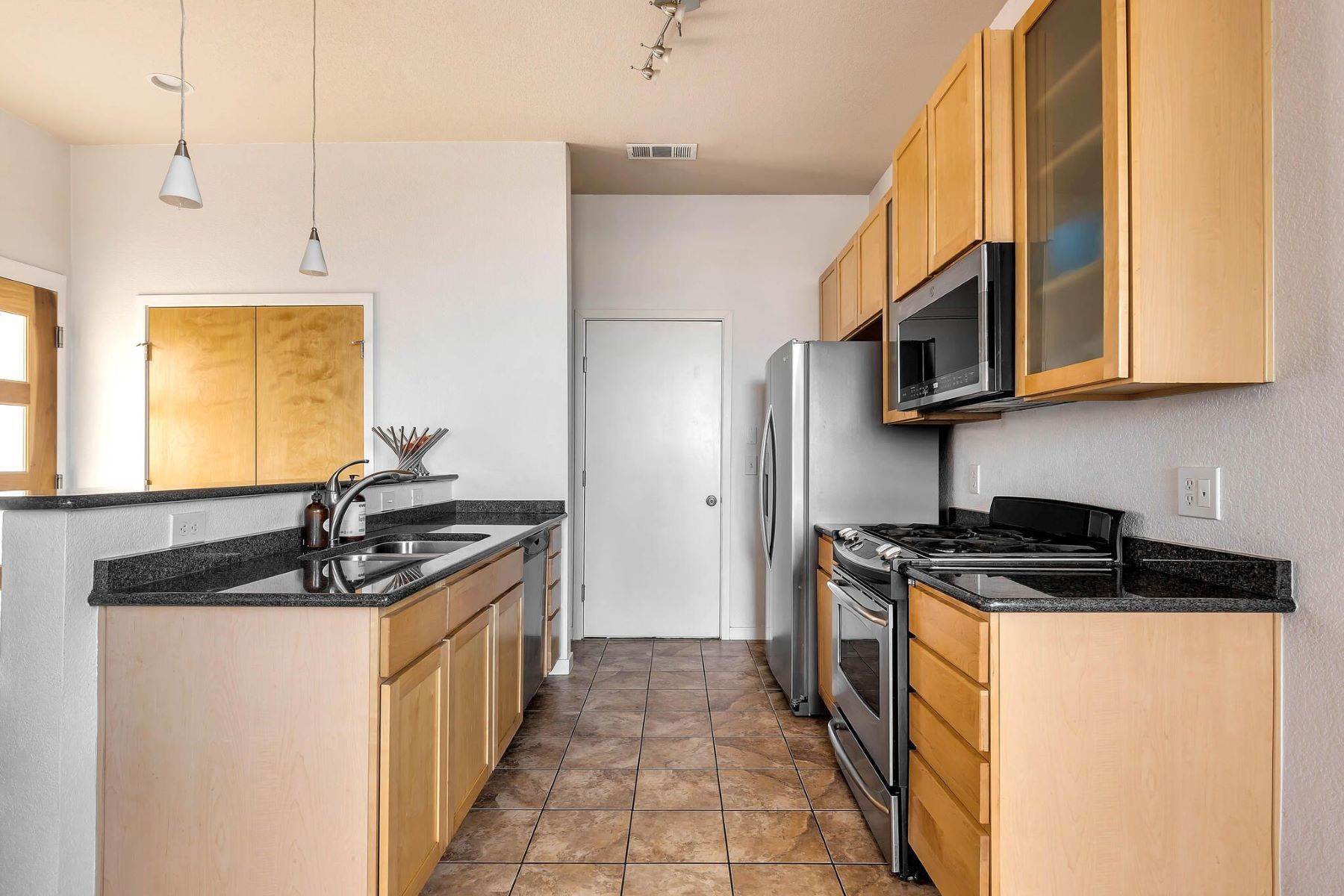 9. Condominiums for Active at 3095 Blake Street, Denver, CO, 80205 3095 Blake Street, Unit# 1 Denver, Colorado 80205 United States
