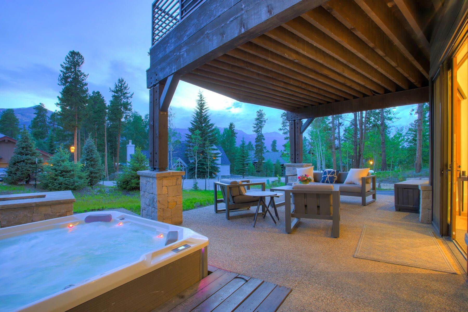 33. Single Family Homes for Active at Classic Mountain Contemporary Home 210 South Pine Street Breckenridge, Colorado 80424 United States