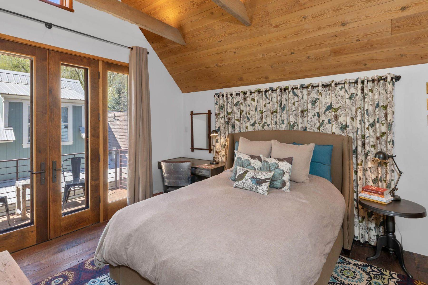 32. Single Family Homes for Active at 200 South Oak Street, Telluride, CO 81435 200 South Oak Street Telluride, Colorado 81435 United States