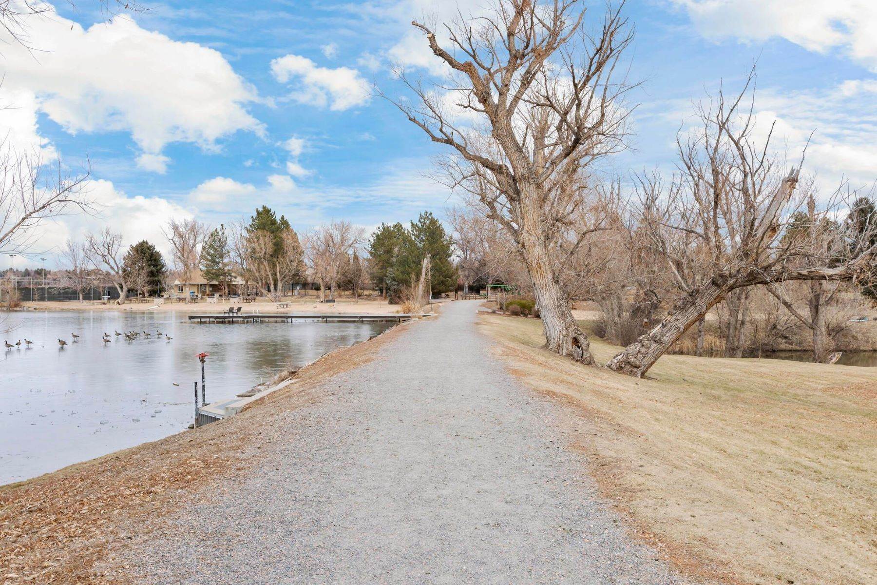 15. Single Family Homes for Active at Rare walkout ranch backing to open space in Bow Mar 5800 Morning Glory Lane Littleton, Colorado 80123 United States