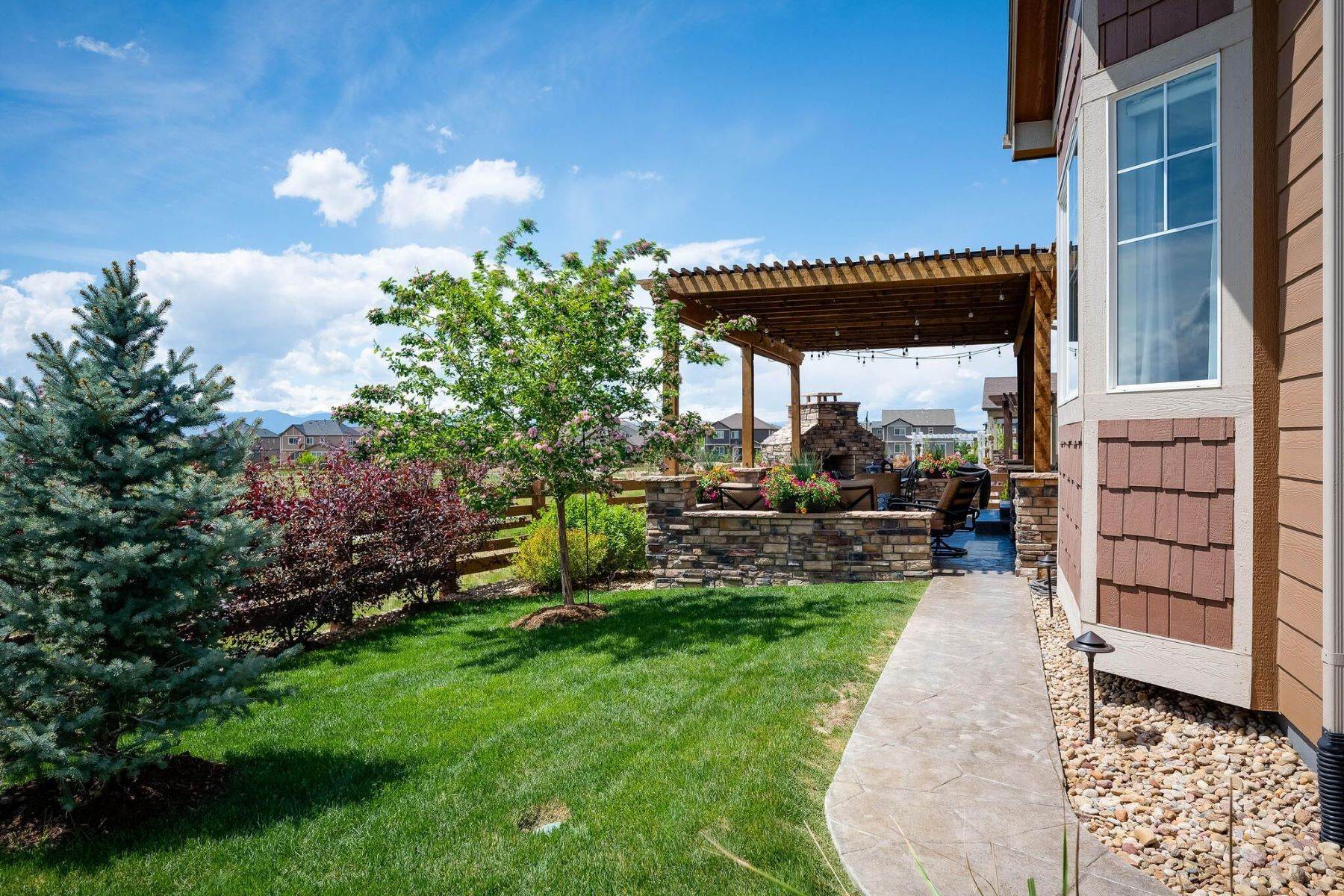35. Single Family Homes for Active at 288 Horizon Ave, Erie, CO, 80516 288 Horizon Ave Erie, Colorado 80516 United States