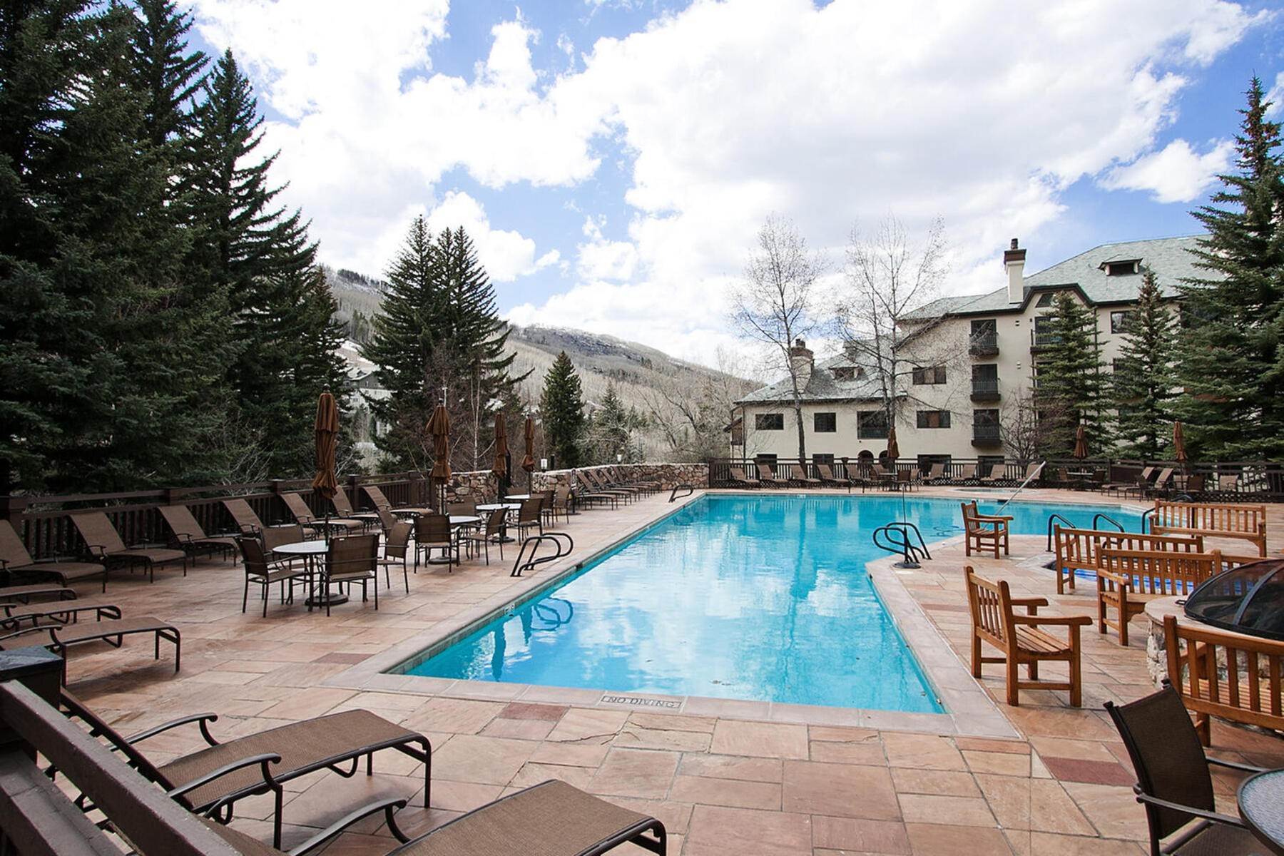 38. Condominiums for Active at The Charter at Beaver Creek Residence 5160 120 Offerson Road #5160 Beaver Creek, Colorado 81620 United States