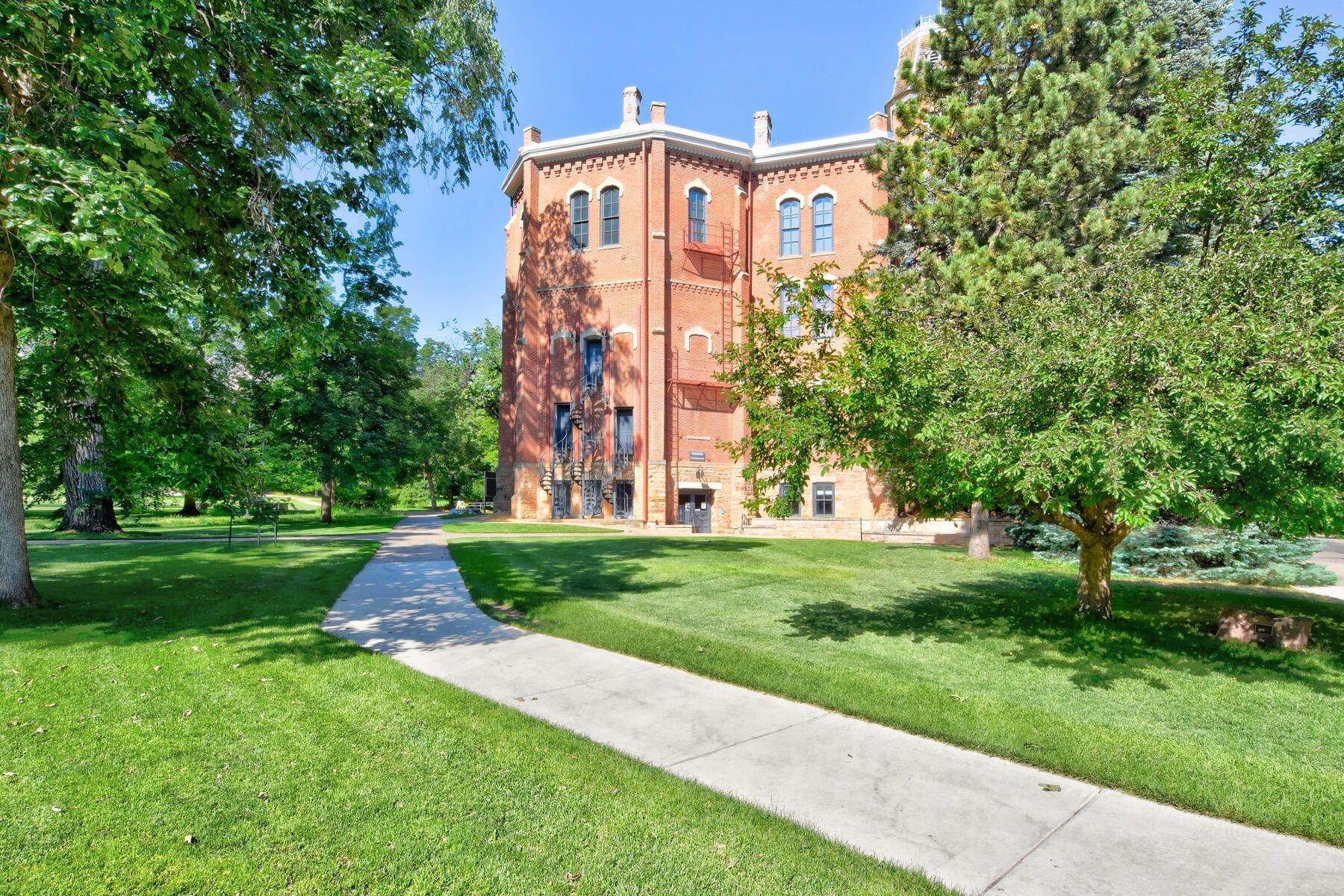 19. Condominiums for Active at University Court MOVE-IN Ready 1085 Broadway, Unit 6 Boulder, Colorado 80302 United States