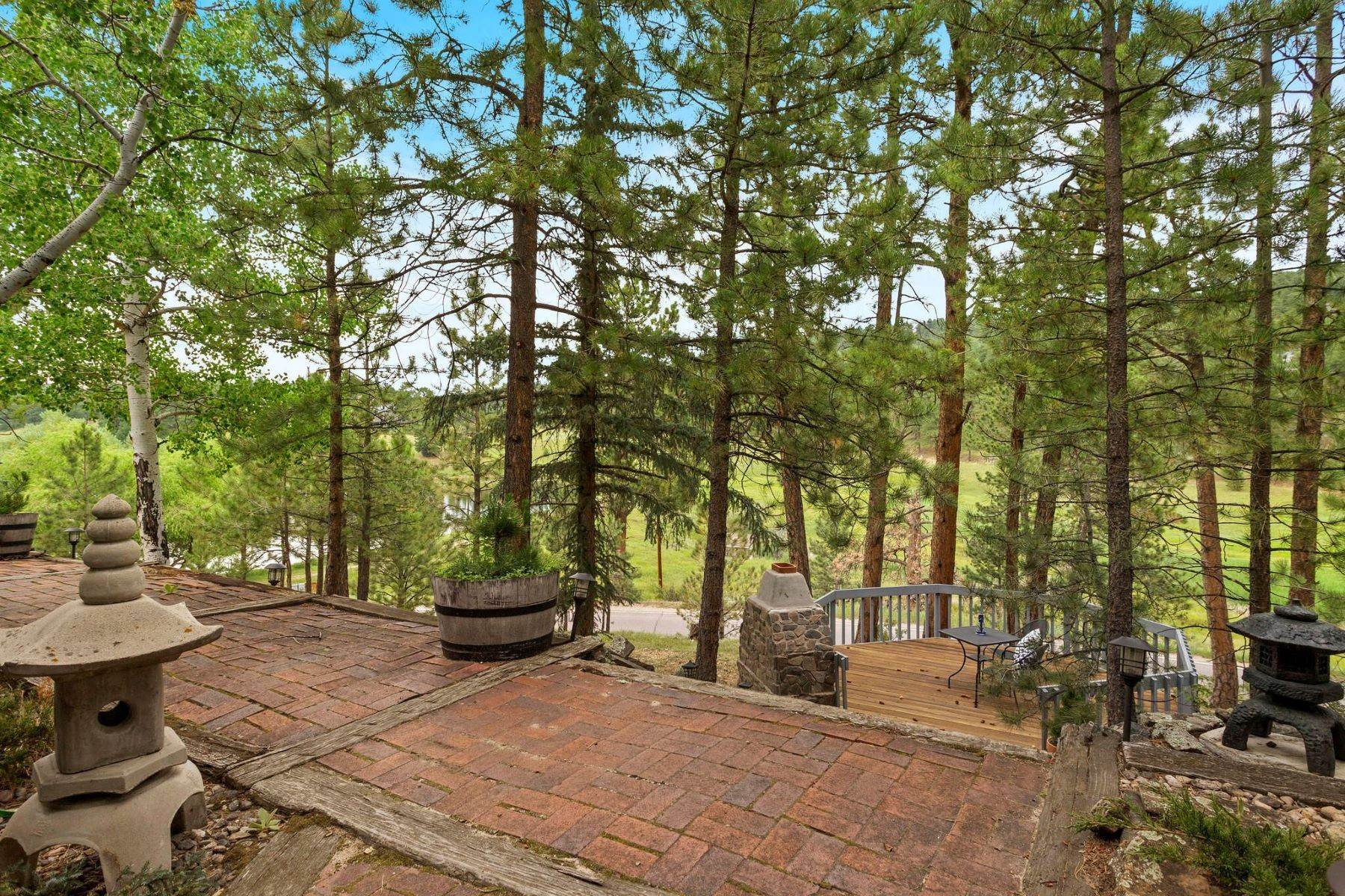40. Single Family Homes for Active at Quiet Serenity Overlooking the Hiwan Reservoir 2022 Interlocken Drive Evergreen, Colorado 80439 United States